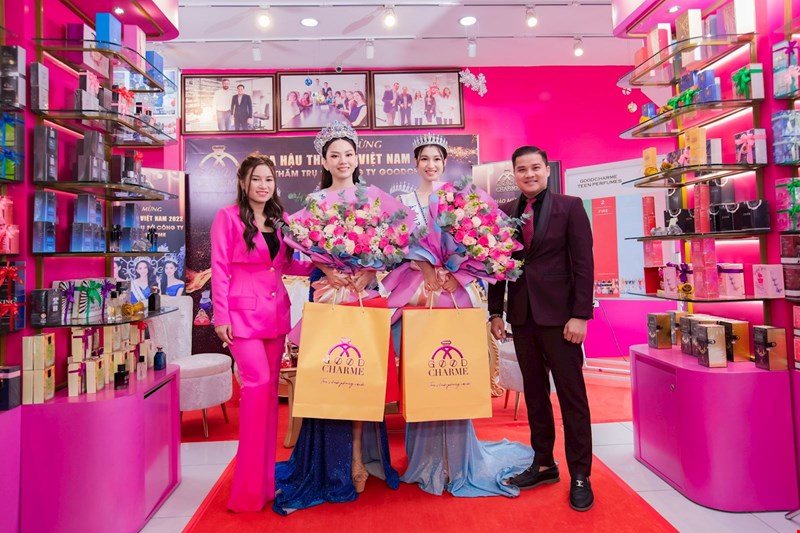 Ban Lãnh Đạo GoodCharme trao hoa và quà tặng nước hoa cho tân Hoa hậu Mai Phương và Á hậu 2 Phương Nhi